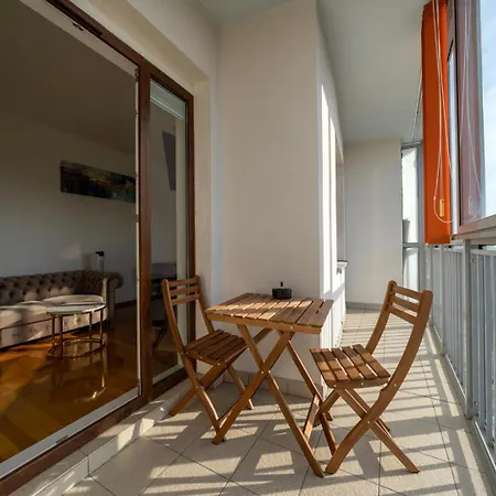 Wola 14th Floor - Parking & Balcony - By Rentujemy Daire