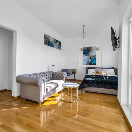 Apartment Wola 14th Floor - Parking & Balcony - By Rentujemy *