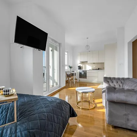 Apartment Wola 14th Floor - Parking & Balcony - By Rentujemy