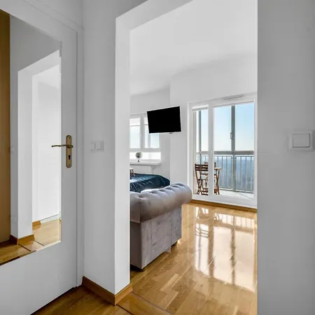 Wola 14th Floor - Parking & Balcony - By Rentujemy Varsó