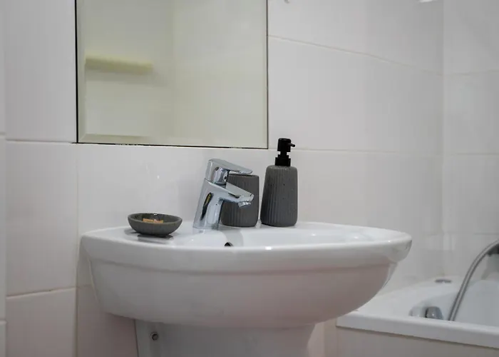 Apartment Wola 14th Floor - Parking & Balcony - By Rentujemy *