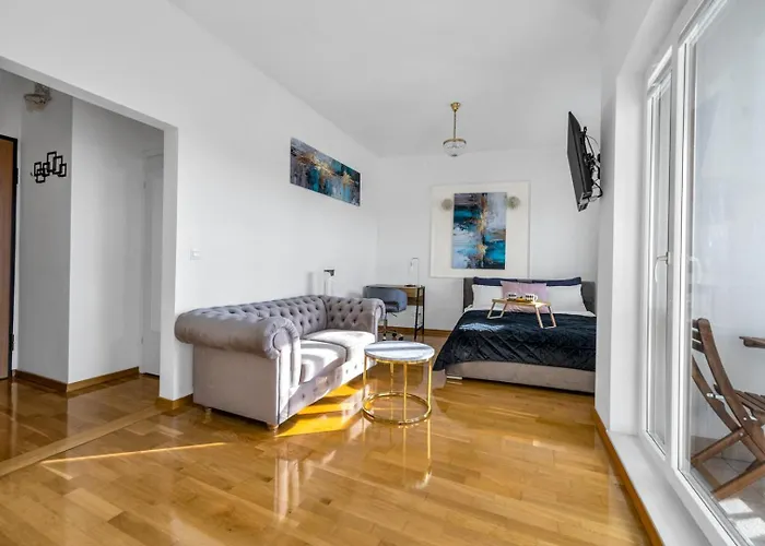 Apartment Wola 14th Floor - Parking & Balcony - By Rentujemy *