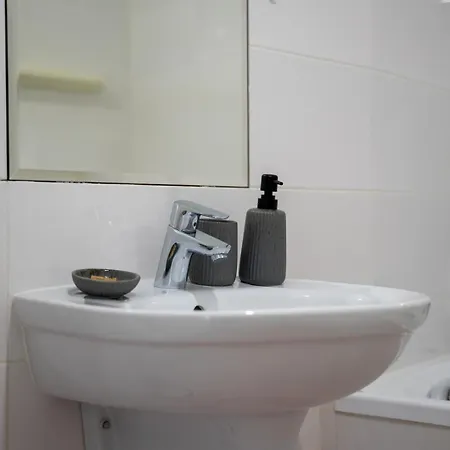 דירה Wola 14th Floor - Parking & Balcony - By Rentujemy *